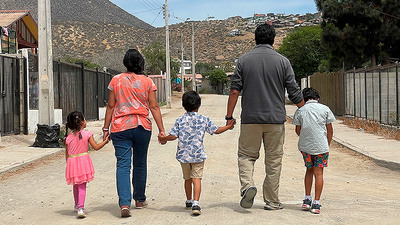 “No es que uno le cambie la vida al niño, el niño te cambia la vida a ti”: el emotivo testimonio de familia que decidió adoptar tres hijos