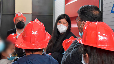 Niños y niñas visitan cuartel General de Bomberos de La Serena