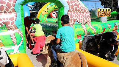 Niños y niñas dependientes del Servicio Mejor Niñez disfrutan de parque Animatronix