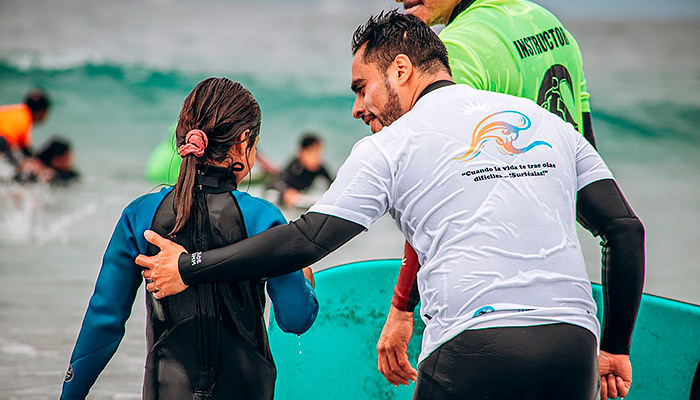 Impulsan proceso de reparación a través del surf
