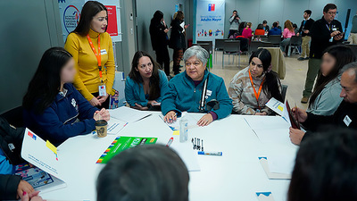 Inédito espacio de diálogo reúne a niñas y niños con personas mayores para hablar sobre el golpe de estado