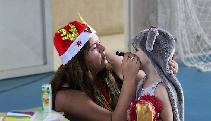 Con variadas actividades los niñas y niños de los programas de Familia de Acogida celebraron navidad