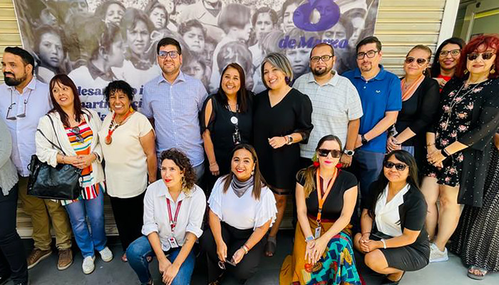 Arica conmemora Día de la Mujer con lienzo de Gabriela Mistral