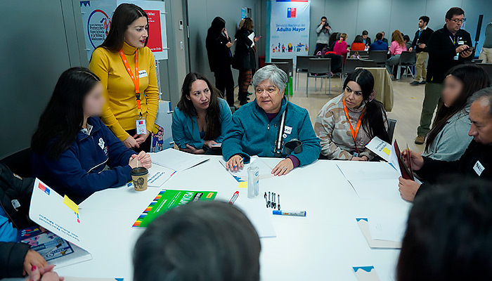 Inédito espacio de diálogo reúne a niñas y niños con personas mayores