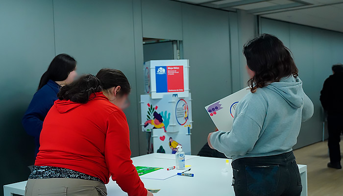 Inédito espacio de diálogo reúne a niñas y niños con personas mayores